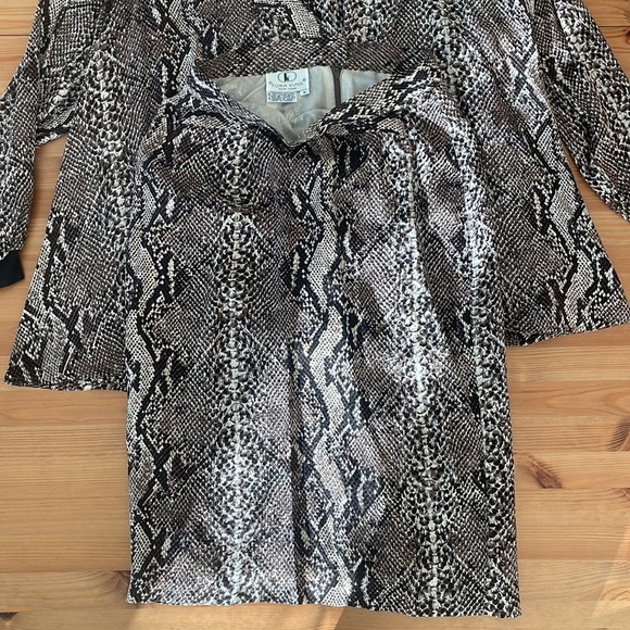 FLORA KUNG Silk Suit - Picture 2 of 15